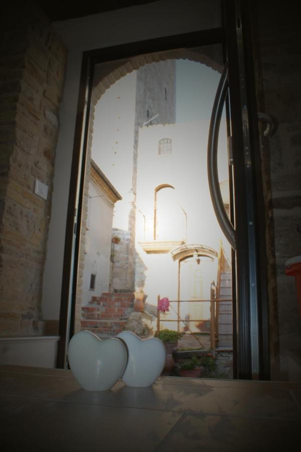 B&B Sotto Le Mura Pietra Montecorvino Buitenkant foto